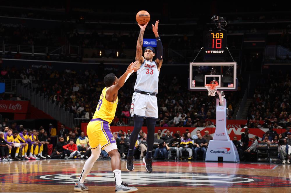 成的三角站 成的三角站