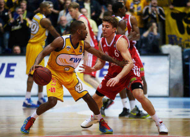 他游走于场 他游走于场