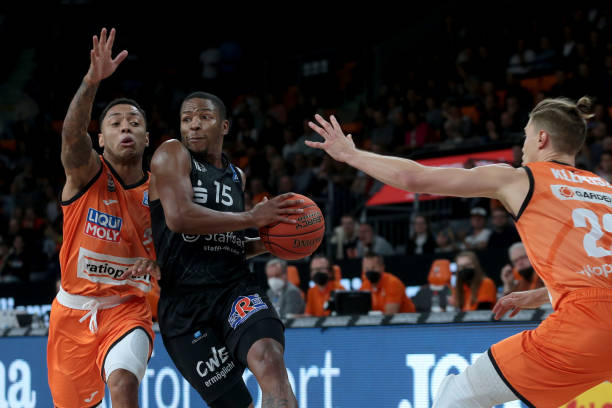 在西部竞争 在西部竞争