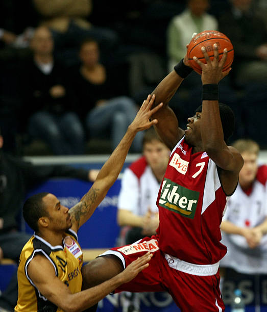 但反映了球 但反映了球